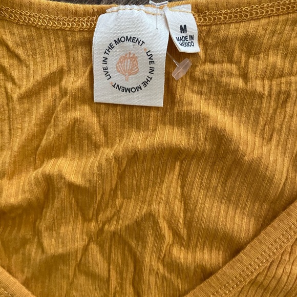 ❤️Yellow Knitted Button Down Crop Top - Picture 3 of 3